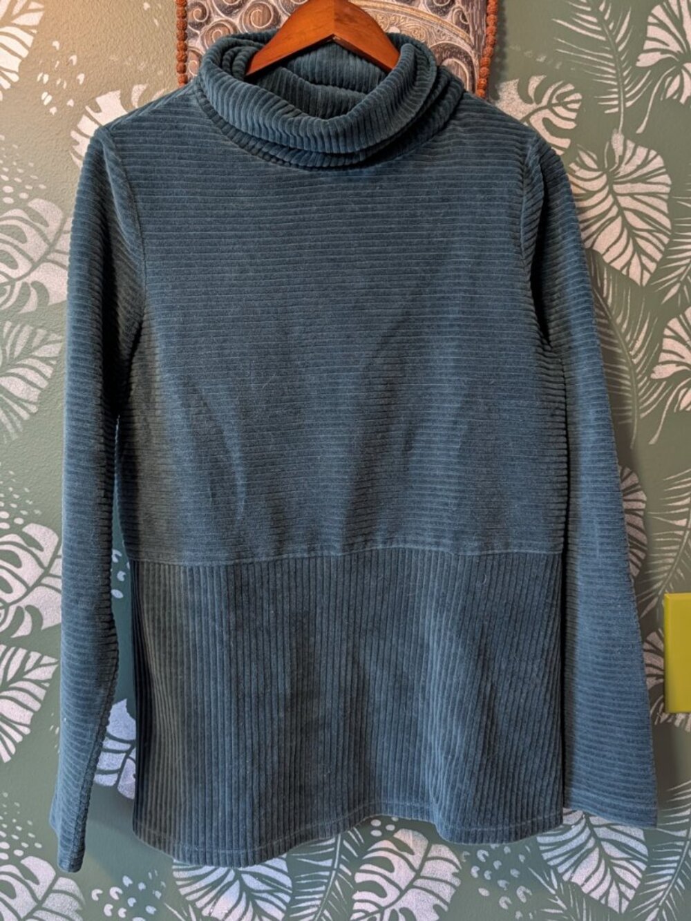 Carve Designs Teal Ribbed Turtleneck Top – Size Small